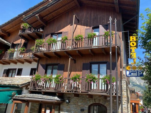 Hotel Triolet Courmayeur Exterior foto